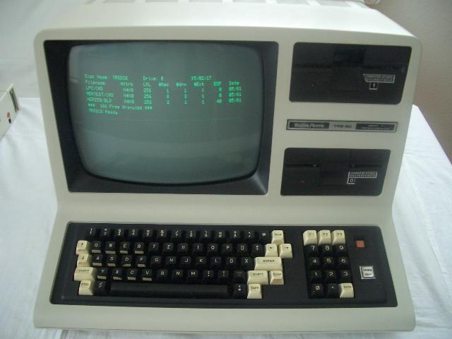 TRS 80 Modell IV.JPG